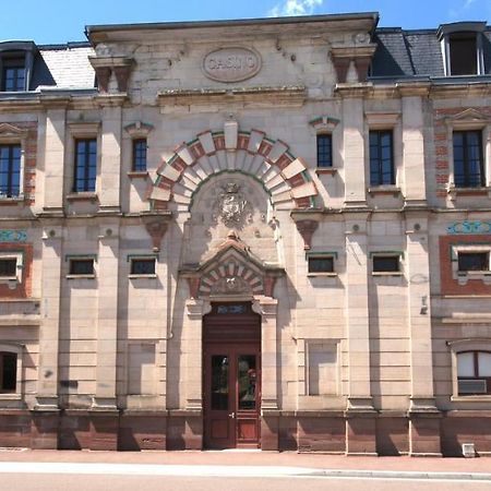 F2 Aux Pieds Des Thermes 3 Etoiles Luxeuil-les-Bains Exterior photo